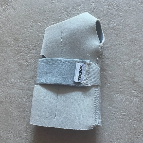 Tensor Wrist Braces - Set of 2 - Picture 5 of 6